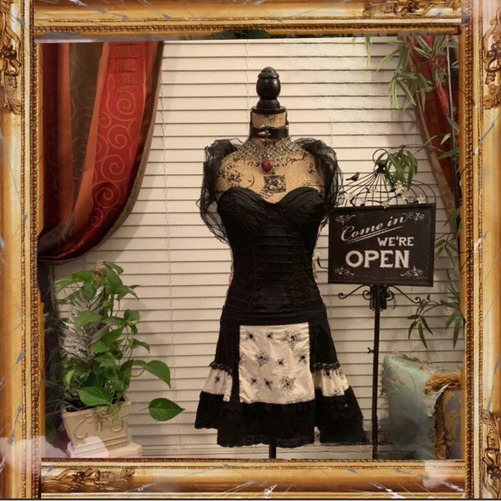 🧚♀️Tripp NYC Skull Floral Lace Tiered Mini Skirt - Picture 3 of 16